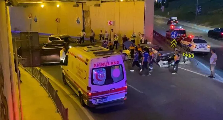 Bakırköy'de akşam trafiğinde ağır kaza
