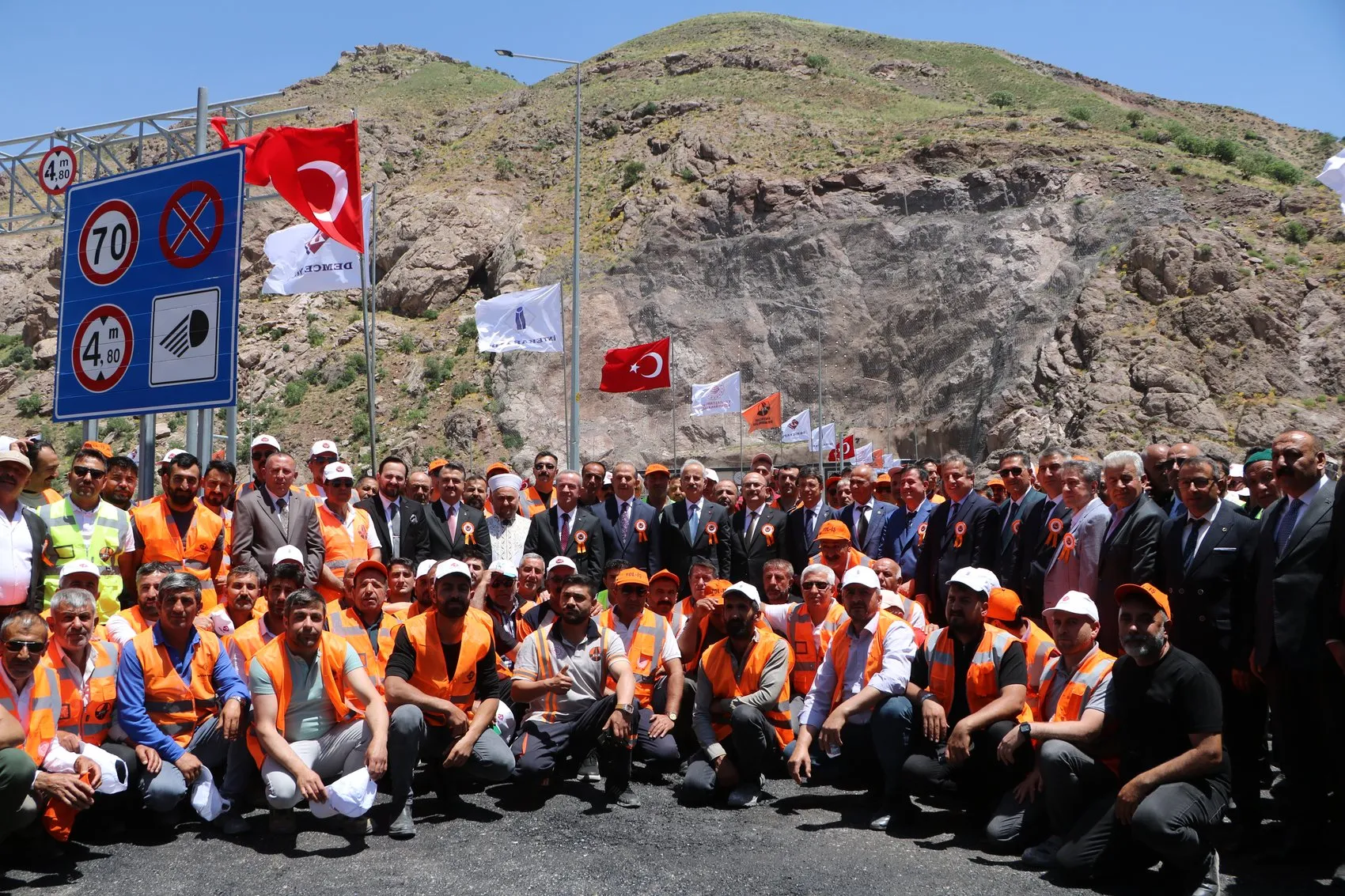 Hakkari’de ulaşım projeleri tamamlandı