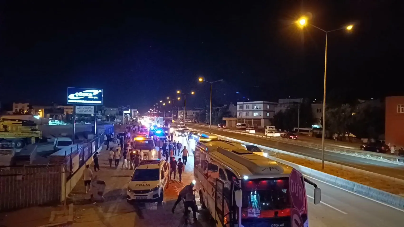 Bursa'da gece yarısı trafik kazası 6 kişi hastaneye kaldırıldı