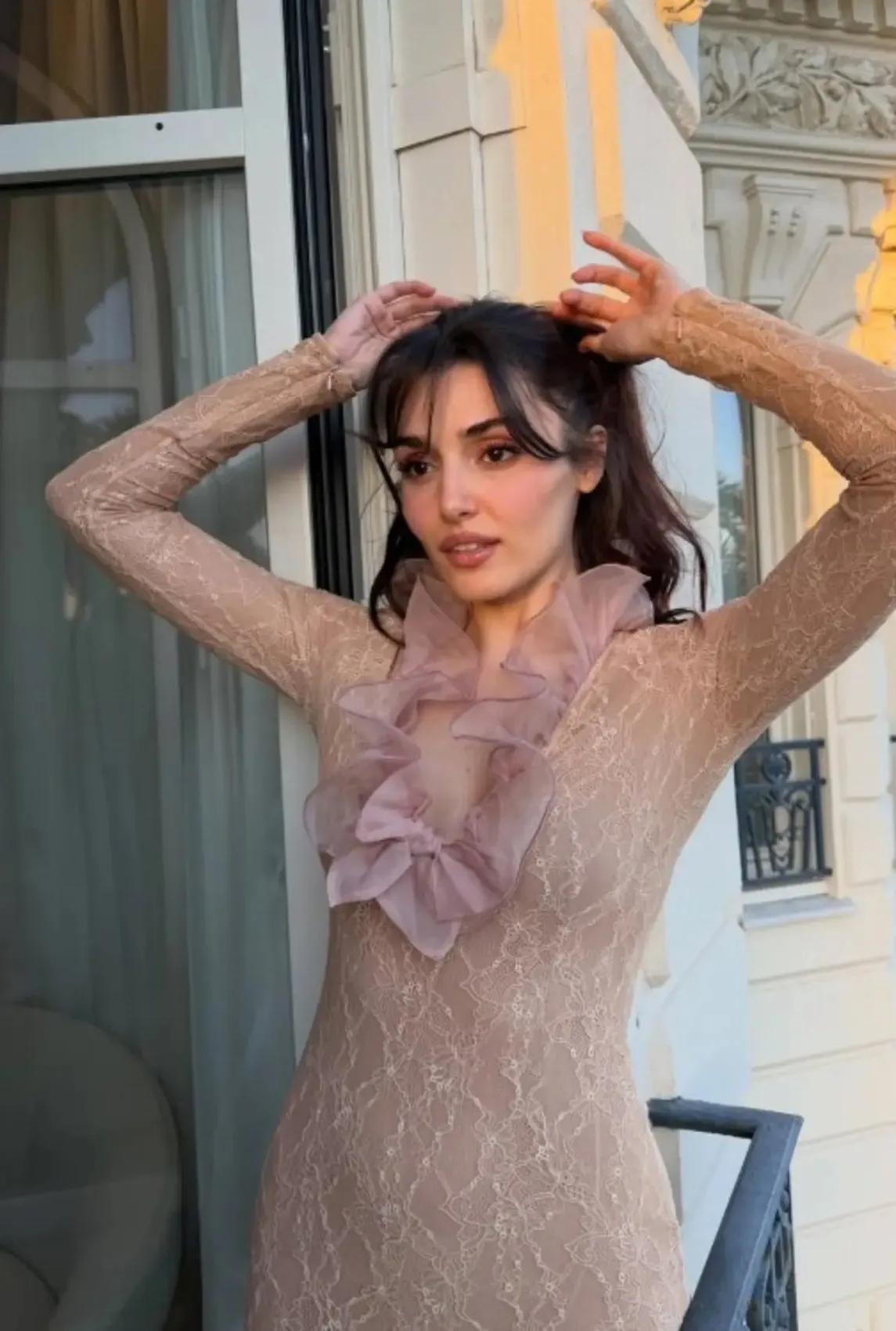 Hande Erçel peş peşe yayınladı! Beğeni butonu çöktü 4