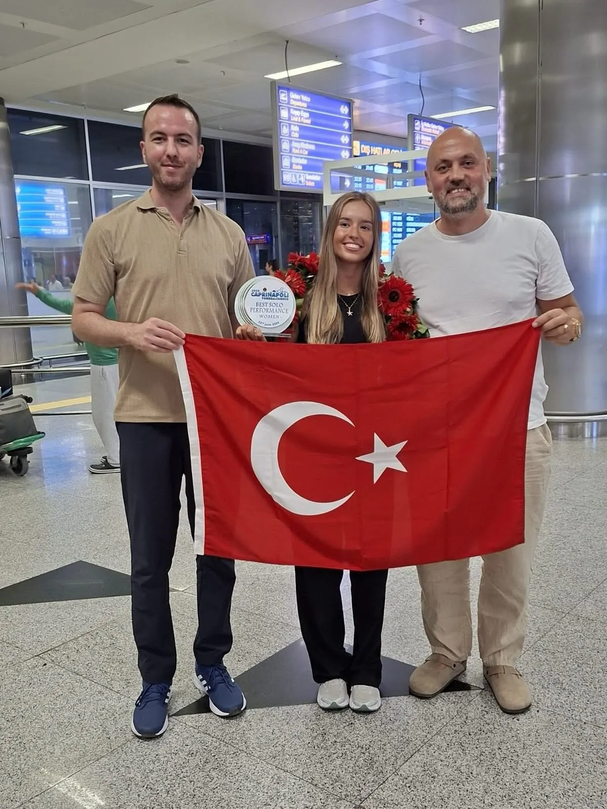 İtalyan sularını dize getiren İzmirli Eda şampiyon döndü