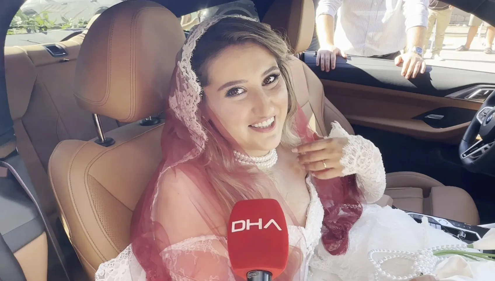 İznik’te damada geleneksel şaka Sokak ortasında yıkadılar