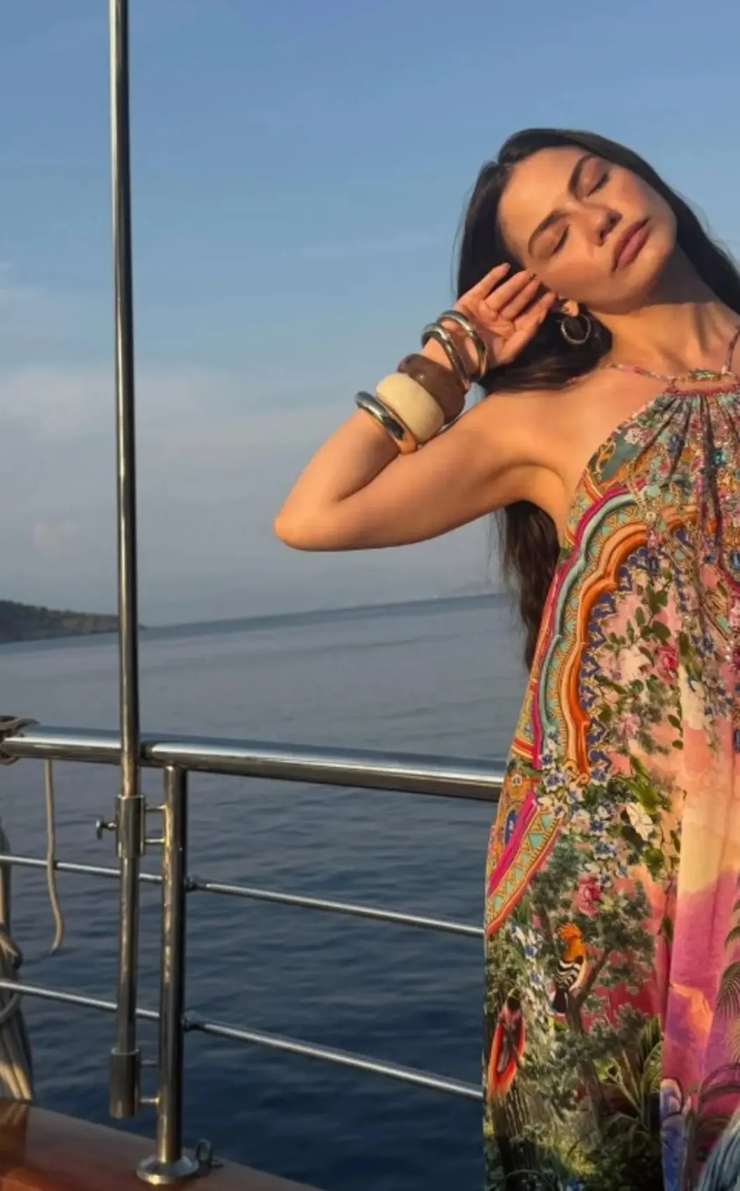 Eşref Rüya biter bitmez tatile koştu! Demet Özdemir in kaldığı lüks teknenin gecelik fiyatı dudak uçuklattı 4