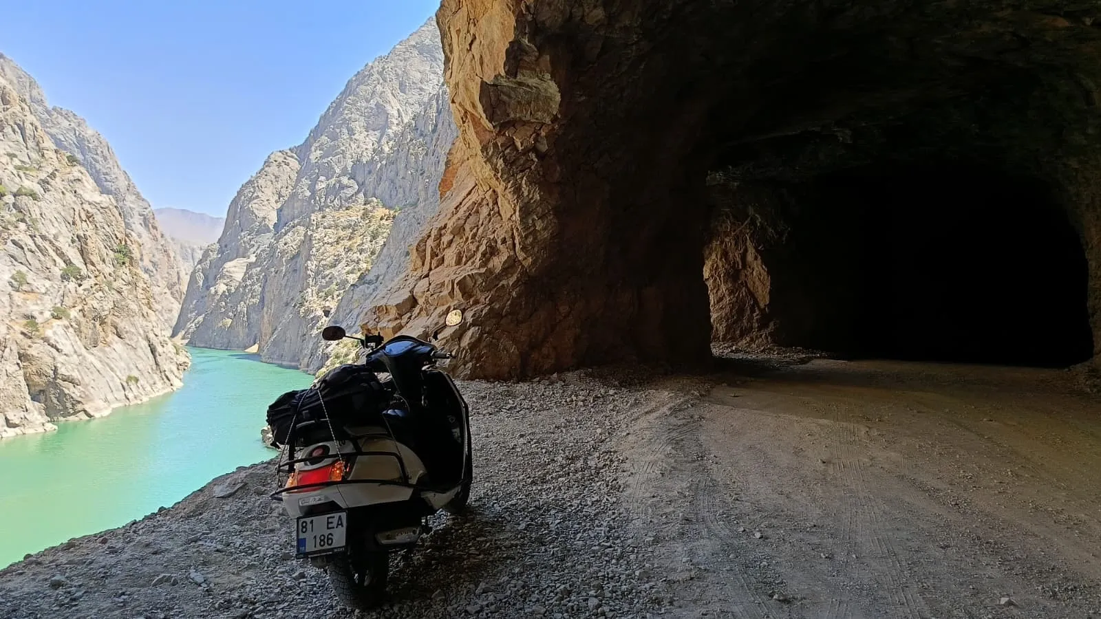 Küçük motoruyla 81 ili karış karış geziyor