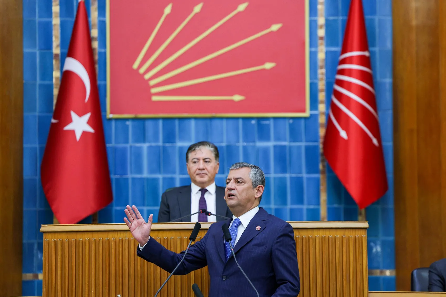 Özgür Özel'den CHP'de kurultay ısrarı Partiyi geri alacağız