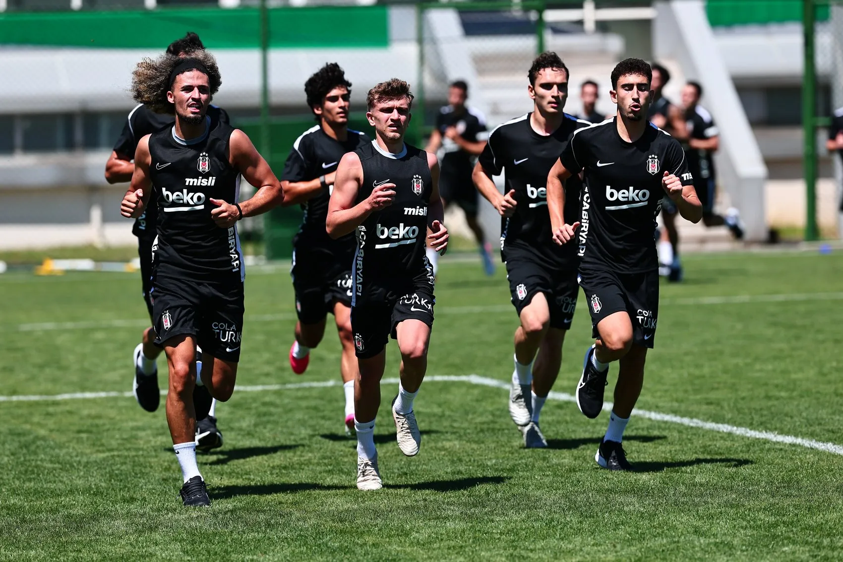 Beşiktaş yeni sezon hazırlıklarında vites yükseltti
