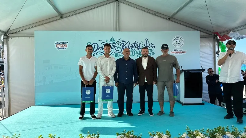 Karaburun sahillerinde denizcilik coşkusu yaşandı