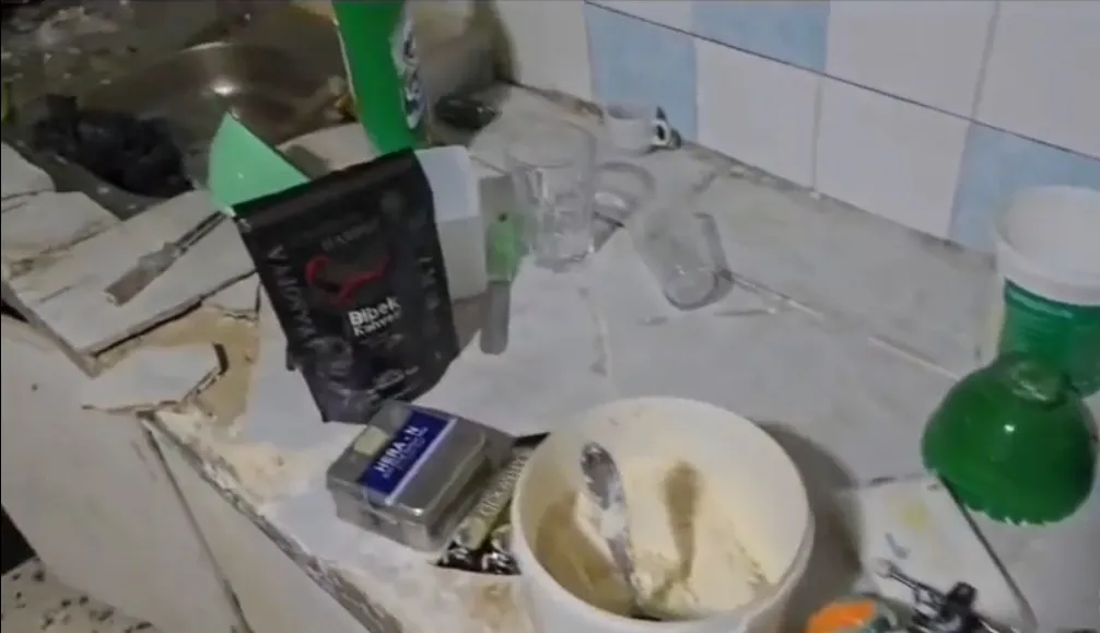 Reyhanlı'da merdiven altı diş protezi üretenlere polis baskını