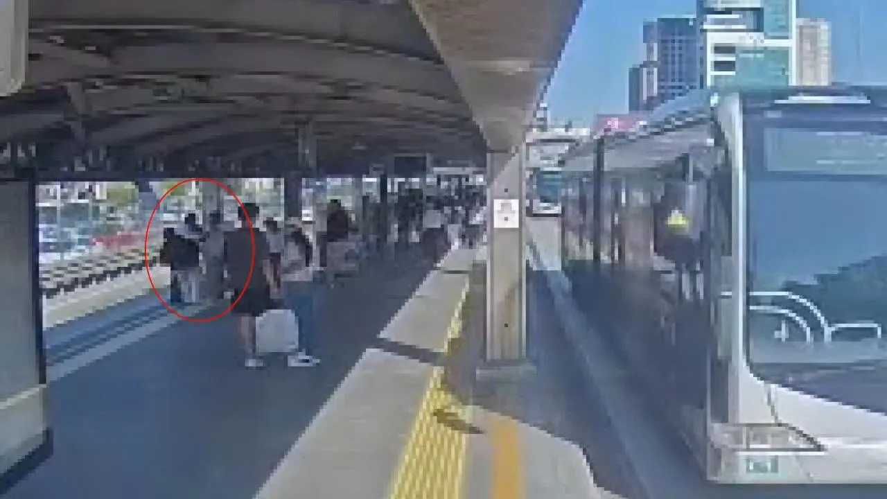 Metrobüste yan bakma kavgası kanlı bitti
