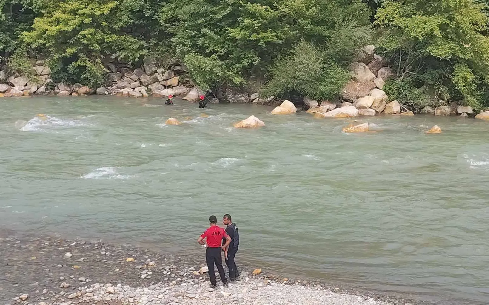 Manavgat’ta piknik faciası Genç adam çayda kayboldu