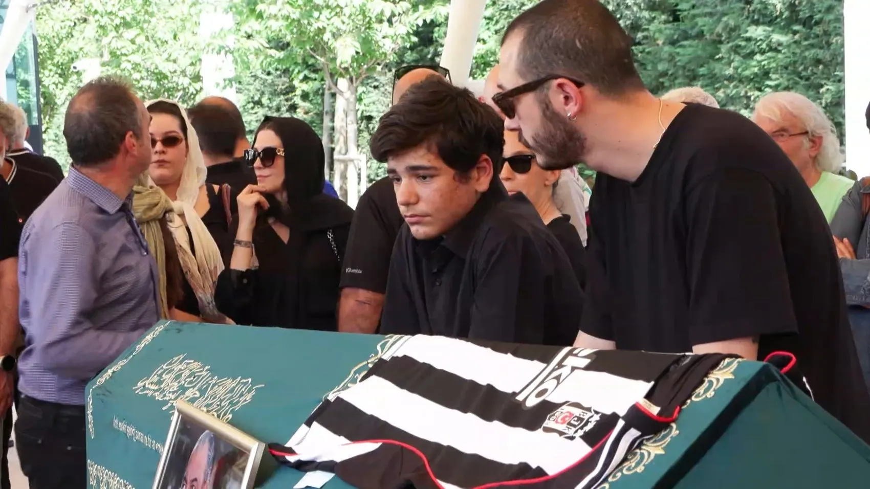 Televizyon dünyasının unutulmaz ismi Reha Muhtar son yolculuğuna uğurlandı