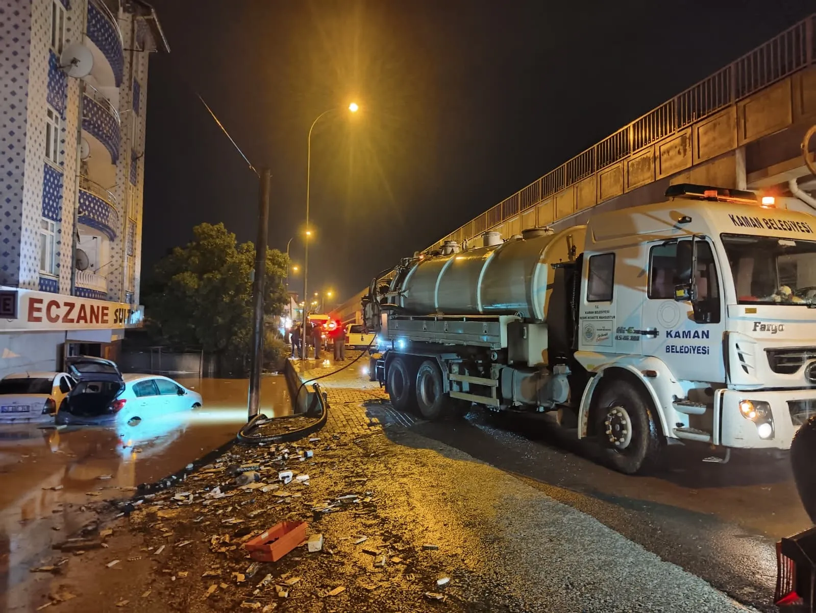 Kırşehir’de ani sağanak hayatı felç etti