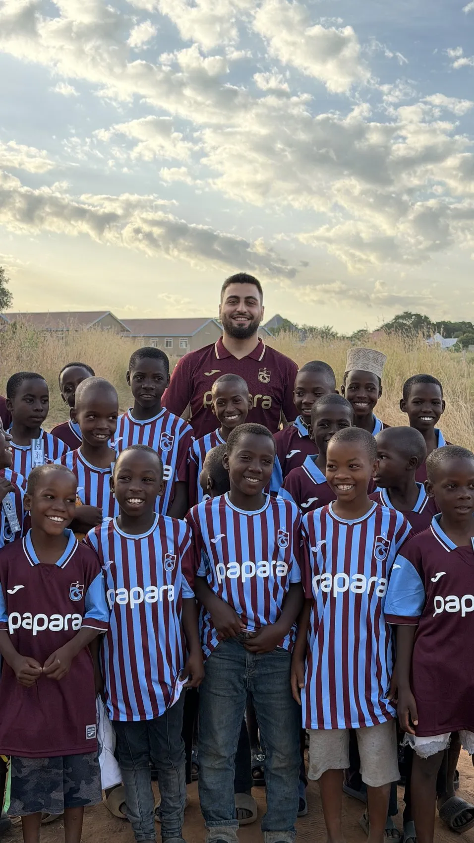 Tanzanya’daki çocuklara Trabzonspor sürprizi
