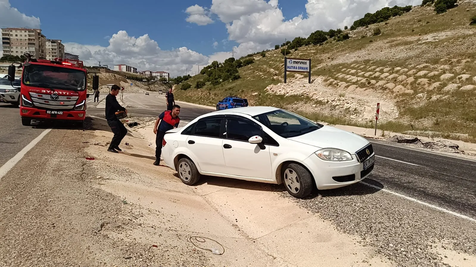 Besni yolunda kaza Üç kişi hastaneye kaldırıldı