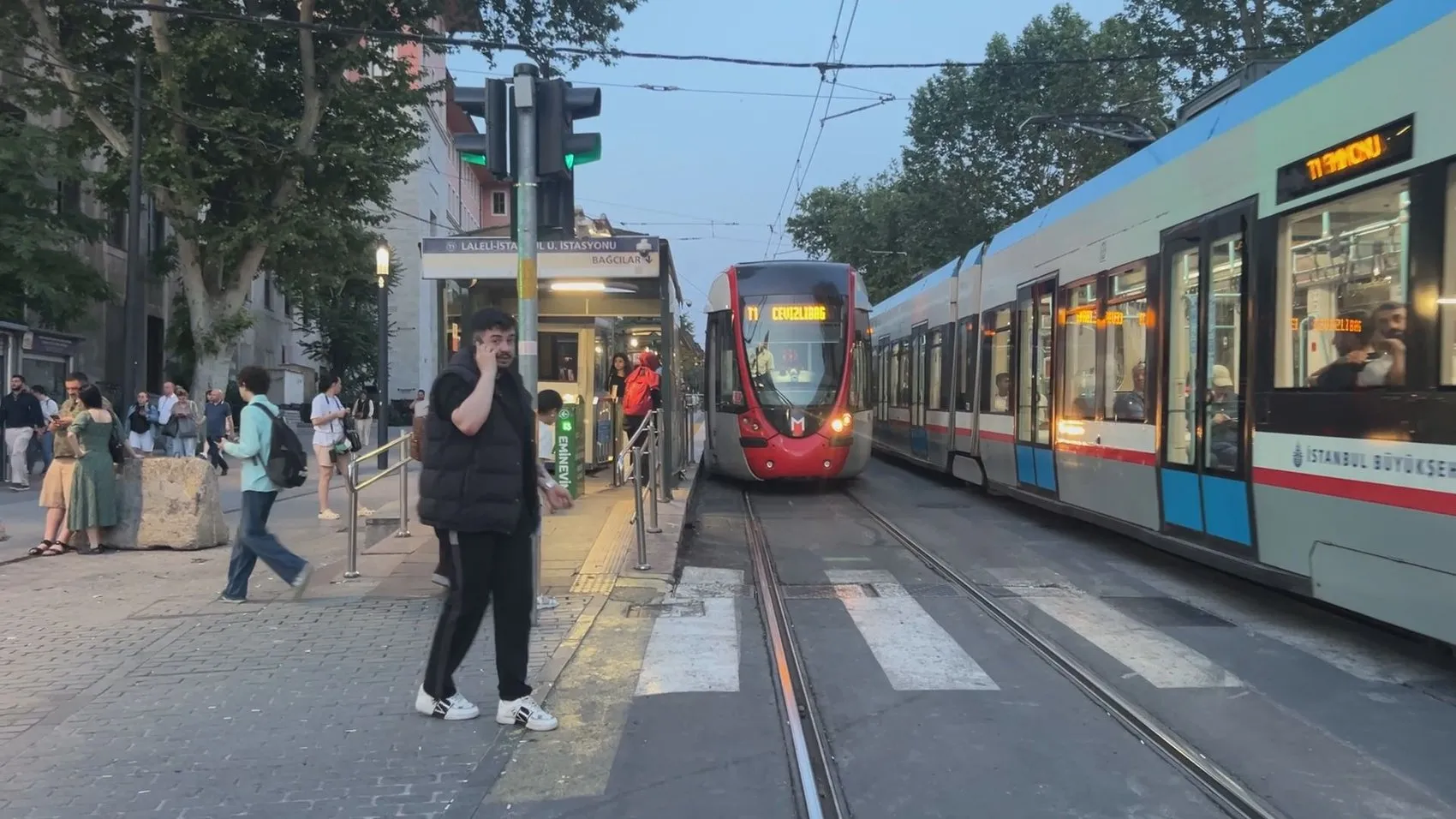 Laleli tramvay durağında 6 yaşındaki çocuk hayatını kaybetti