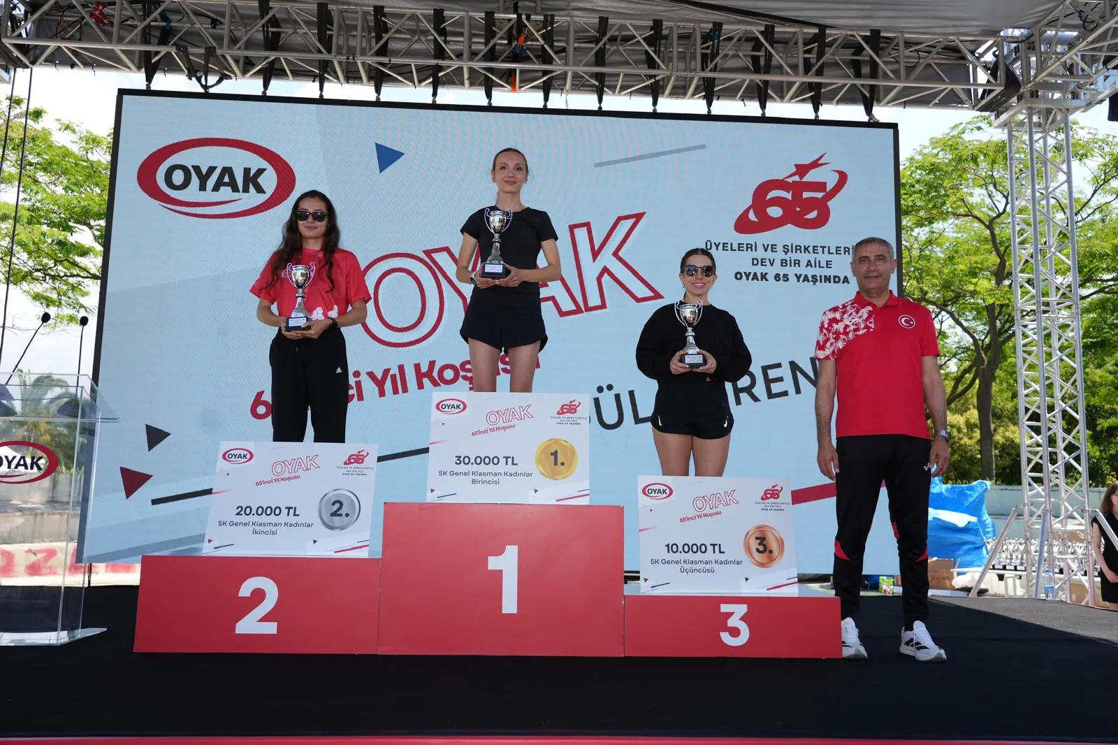 OYAK 65’inci yılını Dragos sahilinde koşarak kutladı