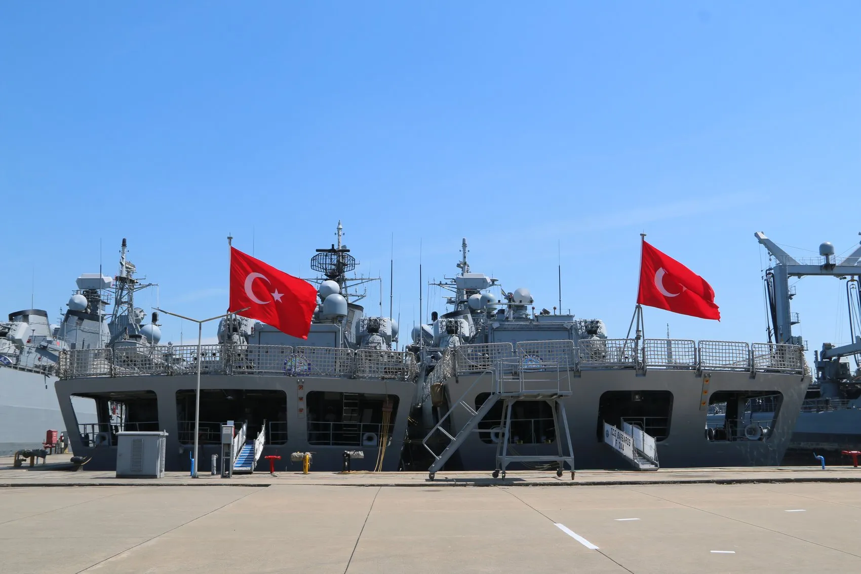 Türk donanması dört denizde dev tatbikat için düğmeye bastı
