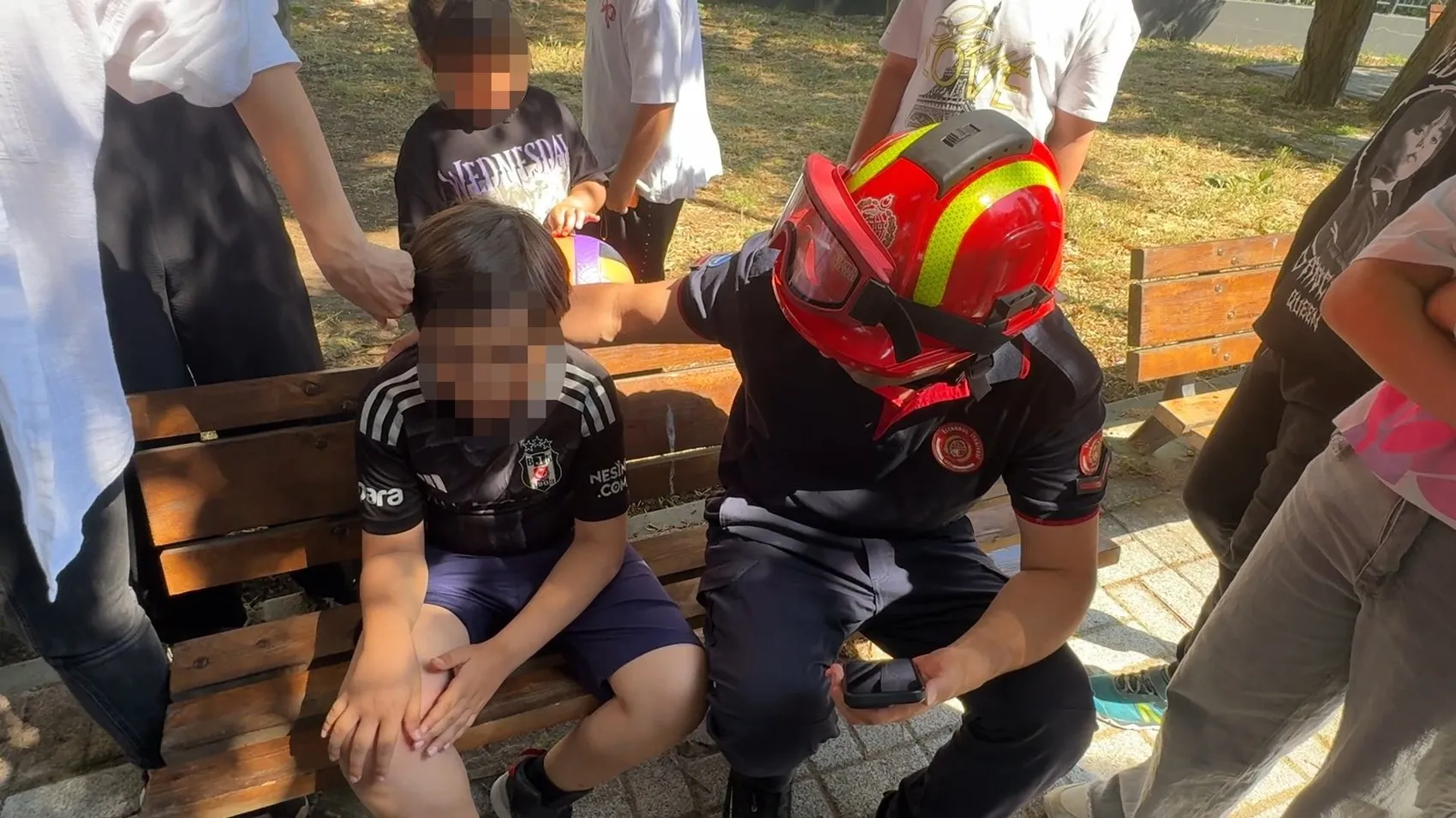 Avcılar'da çocuk parkındaki tehlikeli anlar