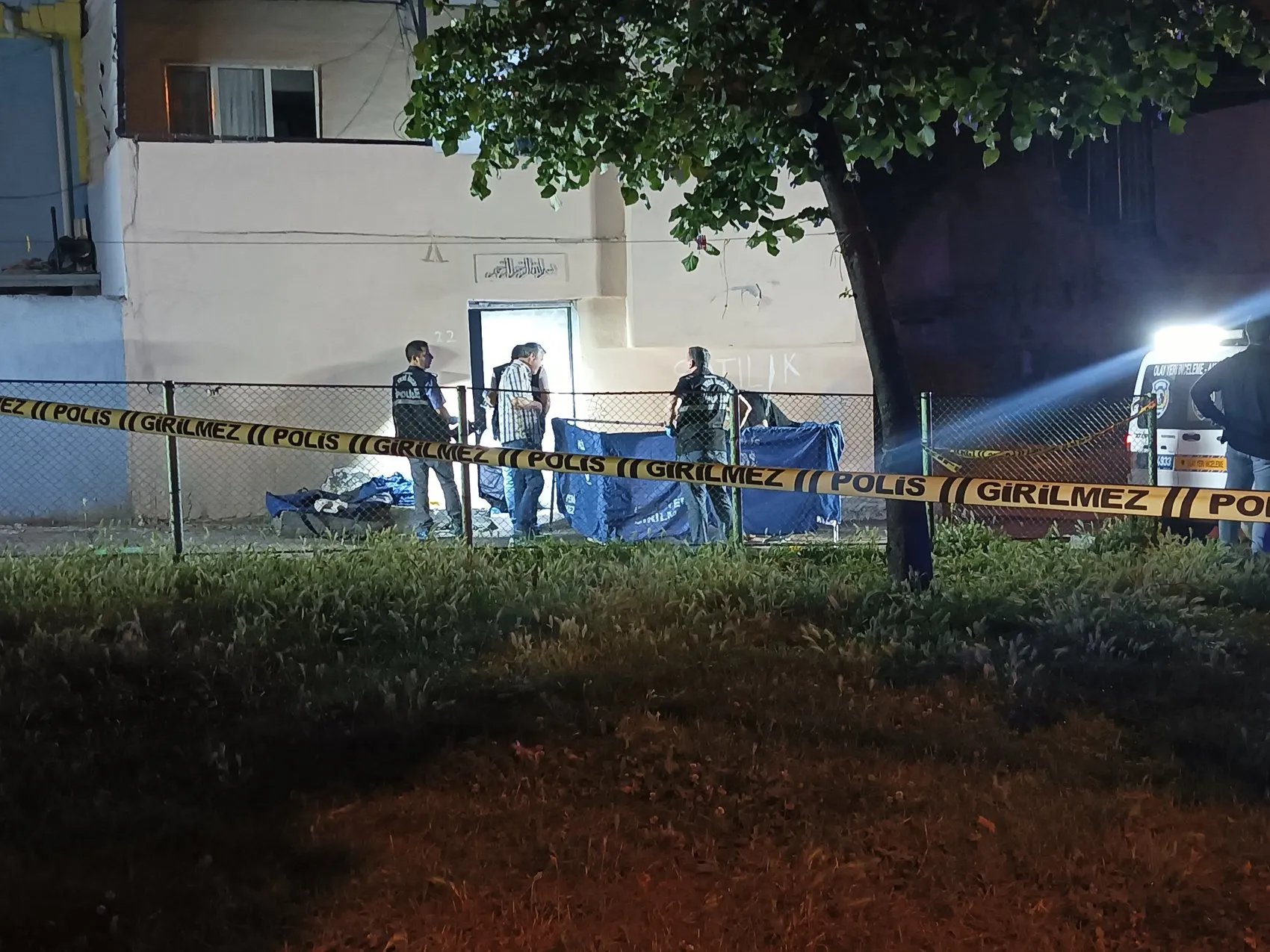 Bursa'da ev basan saldırgan karı kocayı kurşun yağmuruna tuttu