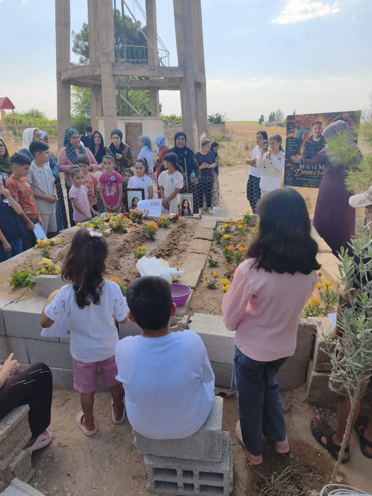 Mardin'de yangında hayatını kaybeden Melike karnesine kavuştu