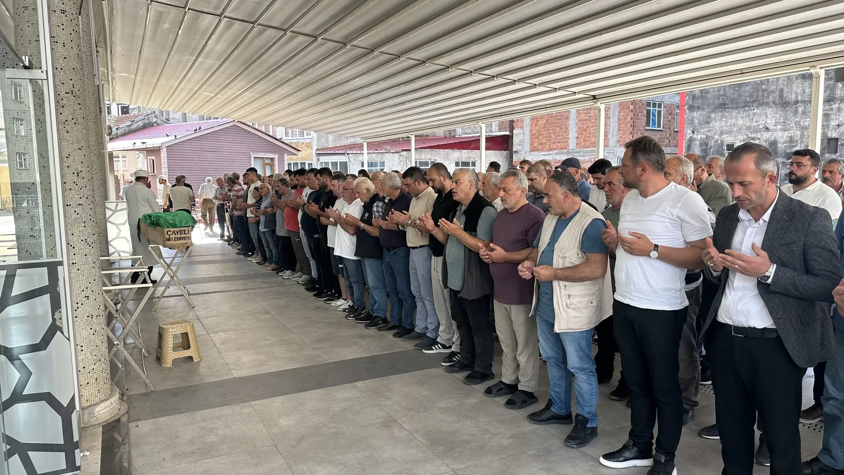 Rize’deki trafik kazasında hayatını kaybeden iki arkadaş defnedildi