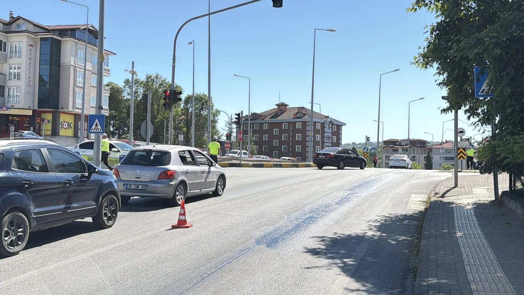 Bartın'da mazot sızıntısı motosikletlileri yere serdi