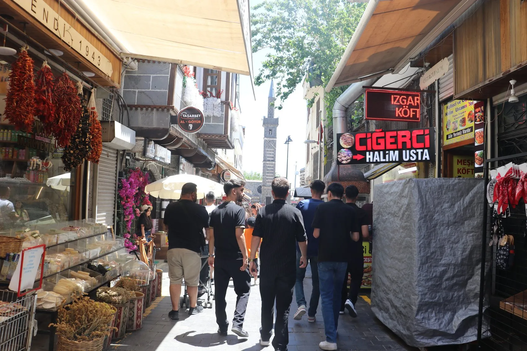 Diyarbakır sokaklarında bayram bereketi