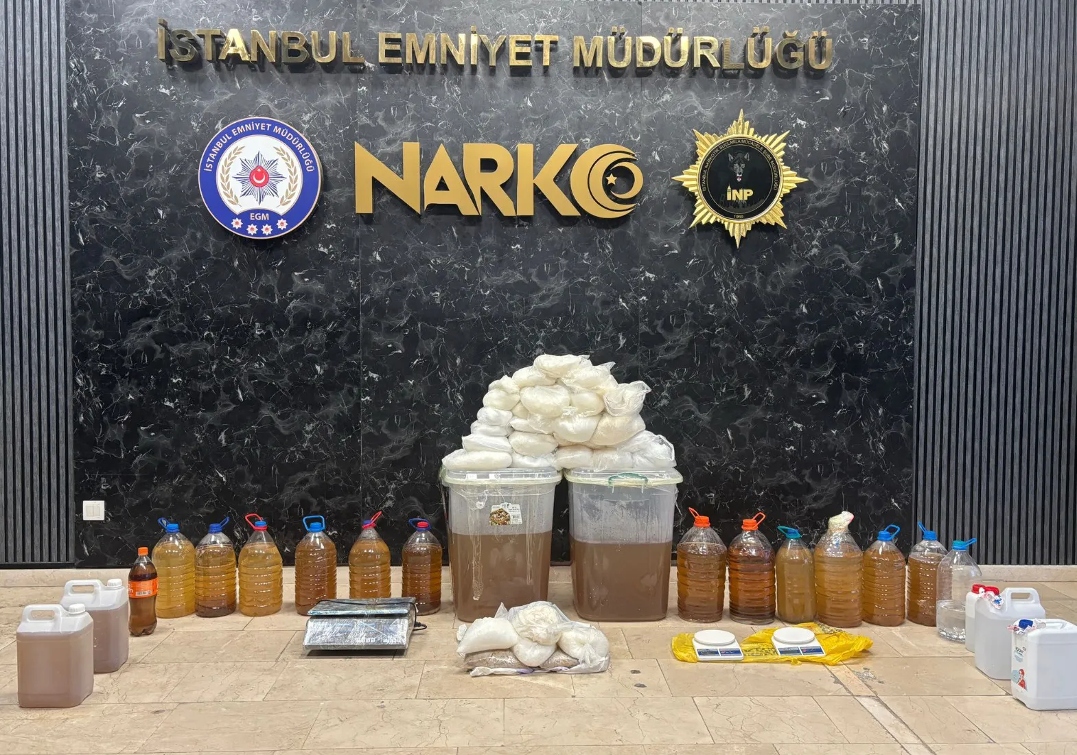 İstanbul’da uyuşturucu baskını 187 kilo zehir yakalandı