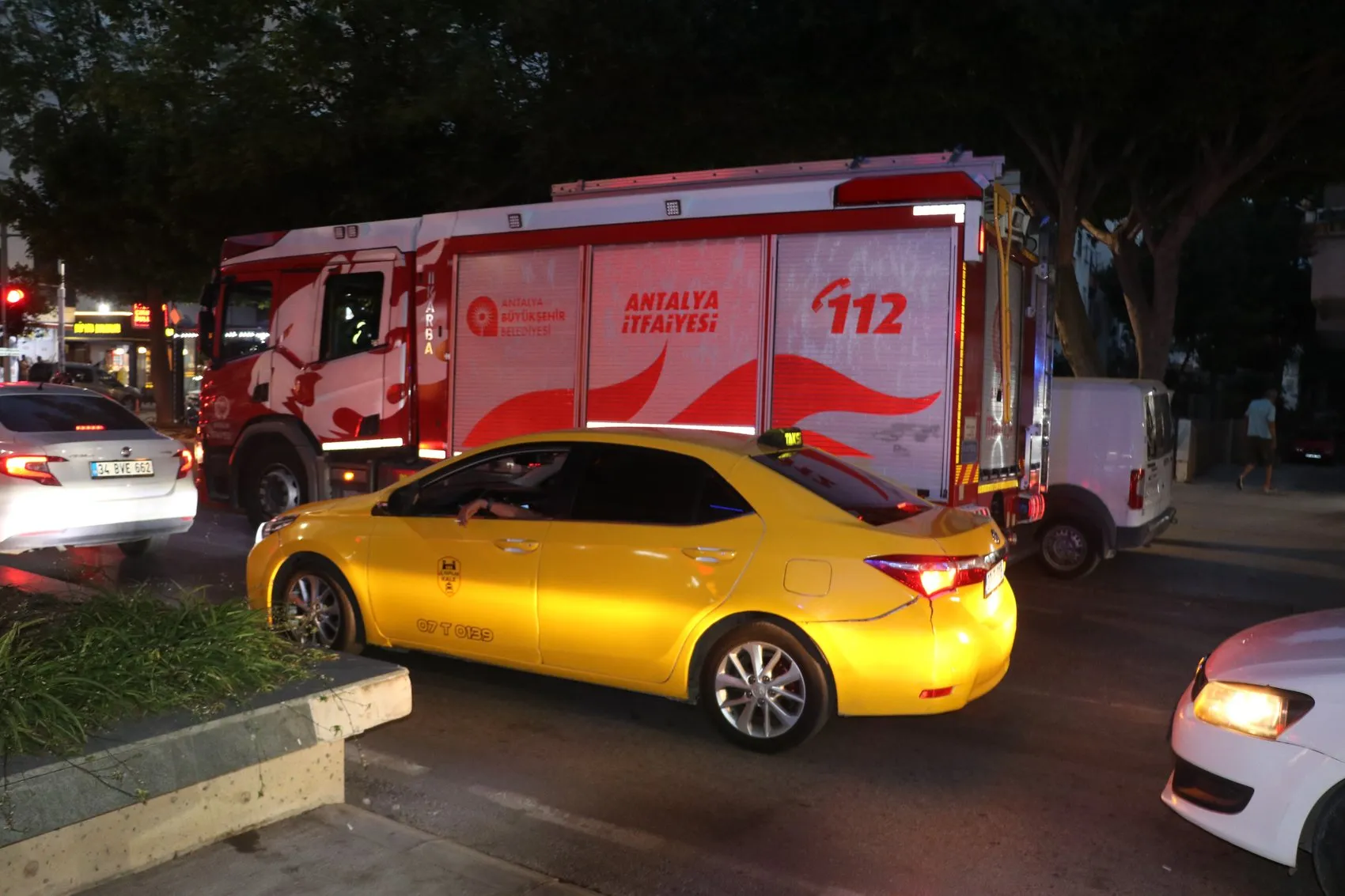 Kepez’de iş kazası Dönerci çalışanı asansörden düştü