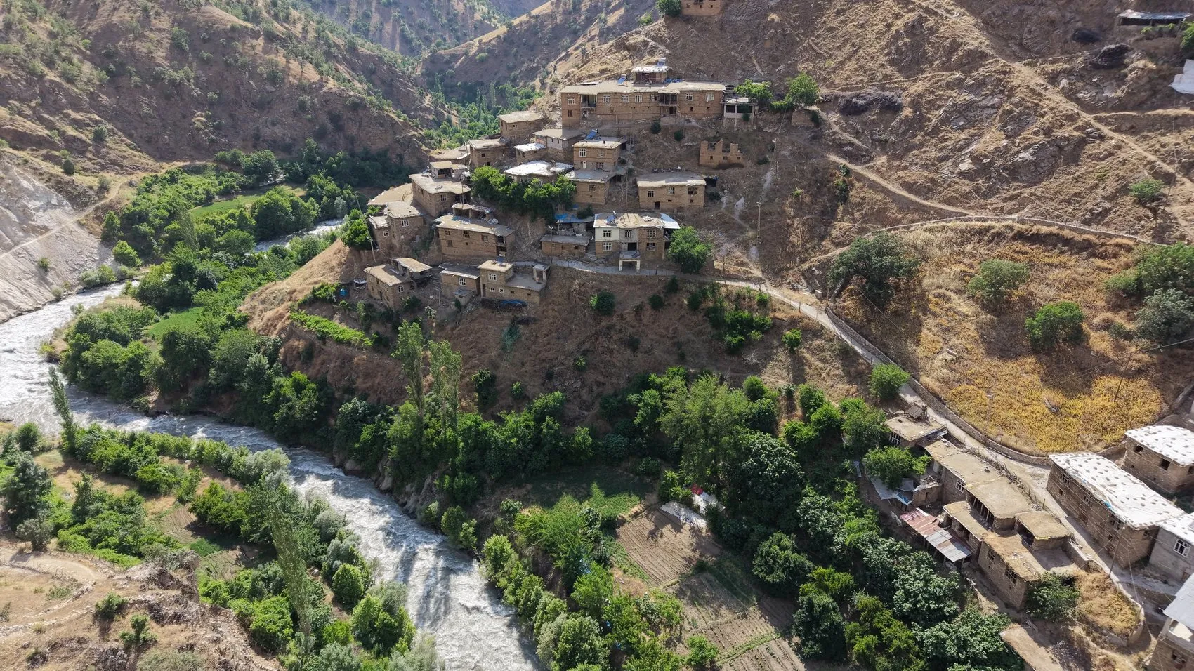 Bitlis Hizan’da zamanın durduğu köyler keşfedilmeyi bekliyor