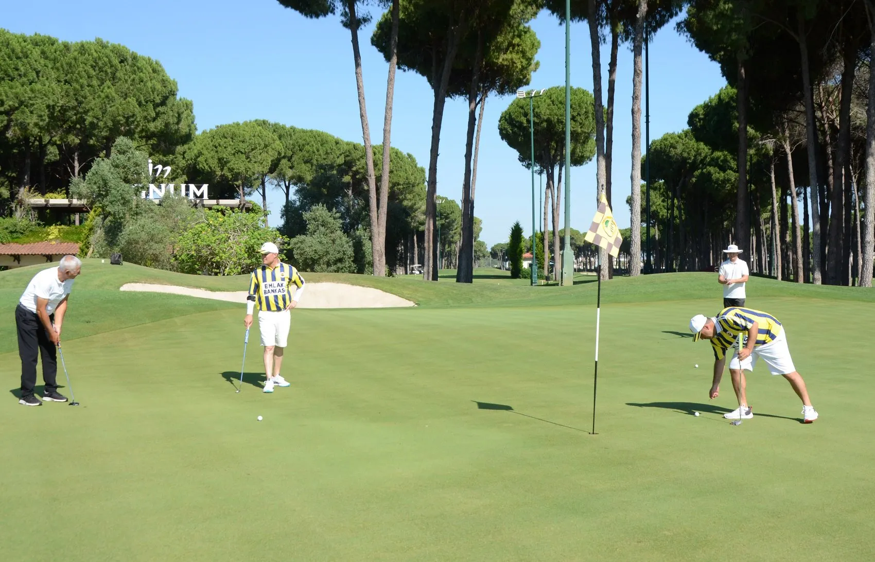 Golf sahasında üç büyüklerin dostluk rüzgarı esti