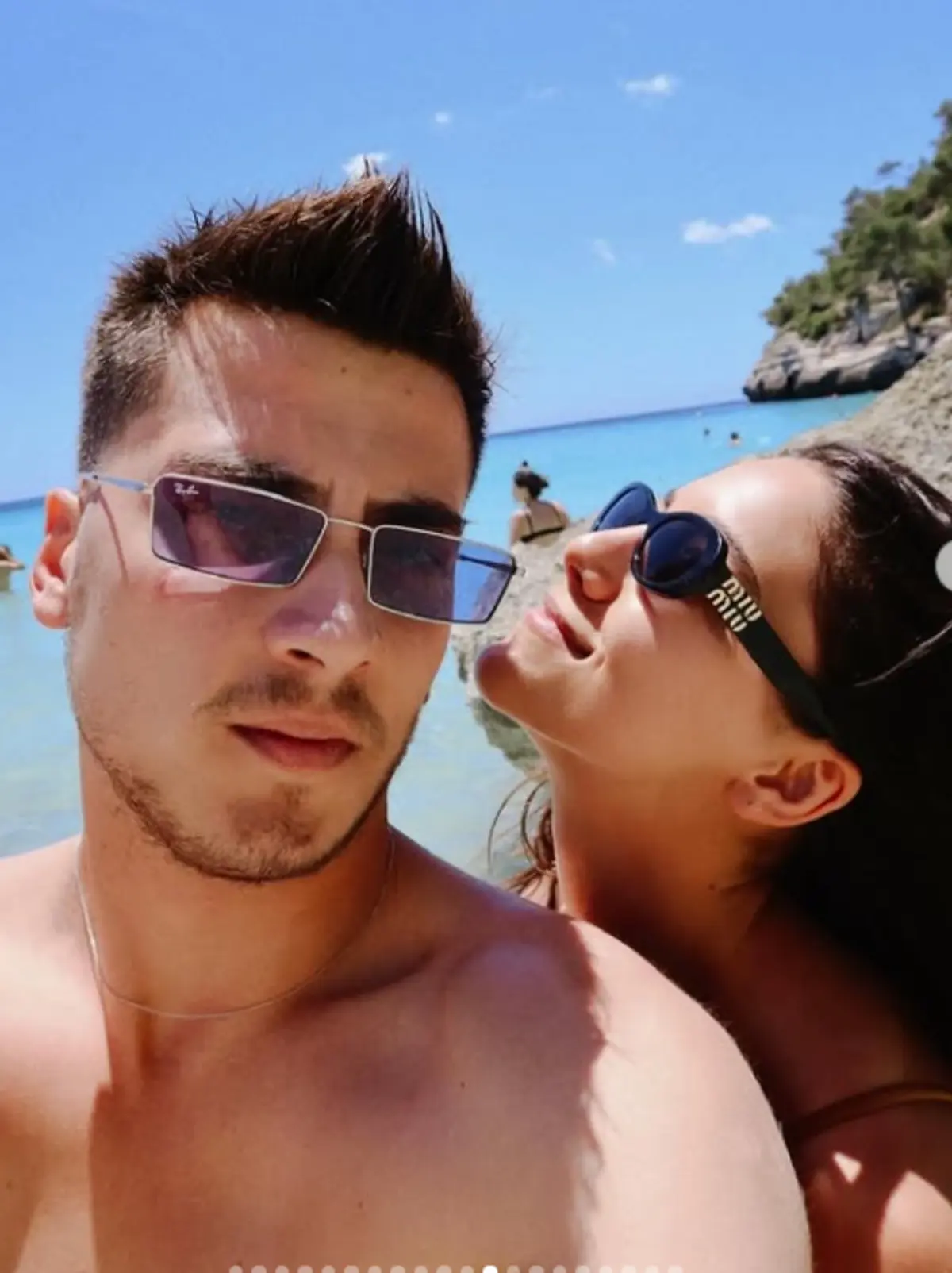 Atakan Özkaya ve Dilin Döğer in aşk pozlarına beğeni yağdı 4