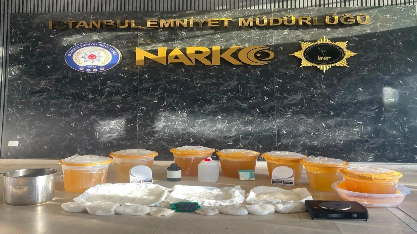 Küçükçekmece'de narkotik baskını 90 kilo uyuşturucu yakalandı
