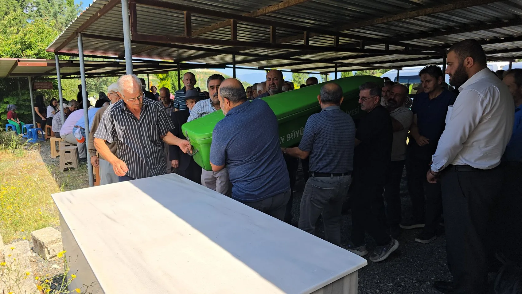 Ayrılmak istediği nişanlısı tarafından katledilen Lamiya ve babası defnedildi