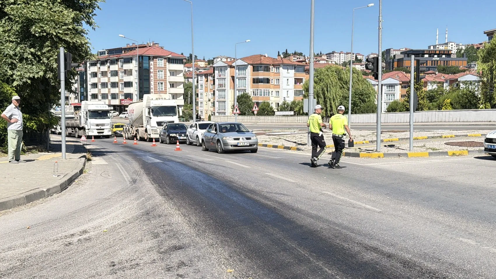 Bartın'da mazot sızıntısı motosikletlileri yere serdi