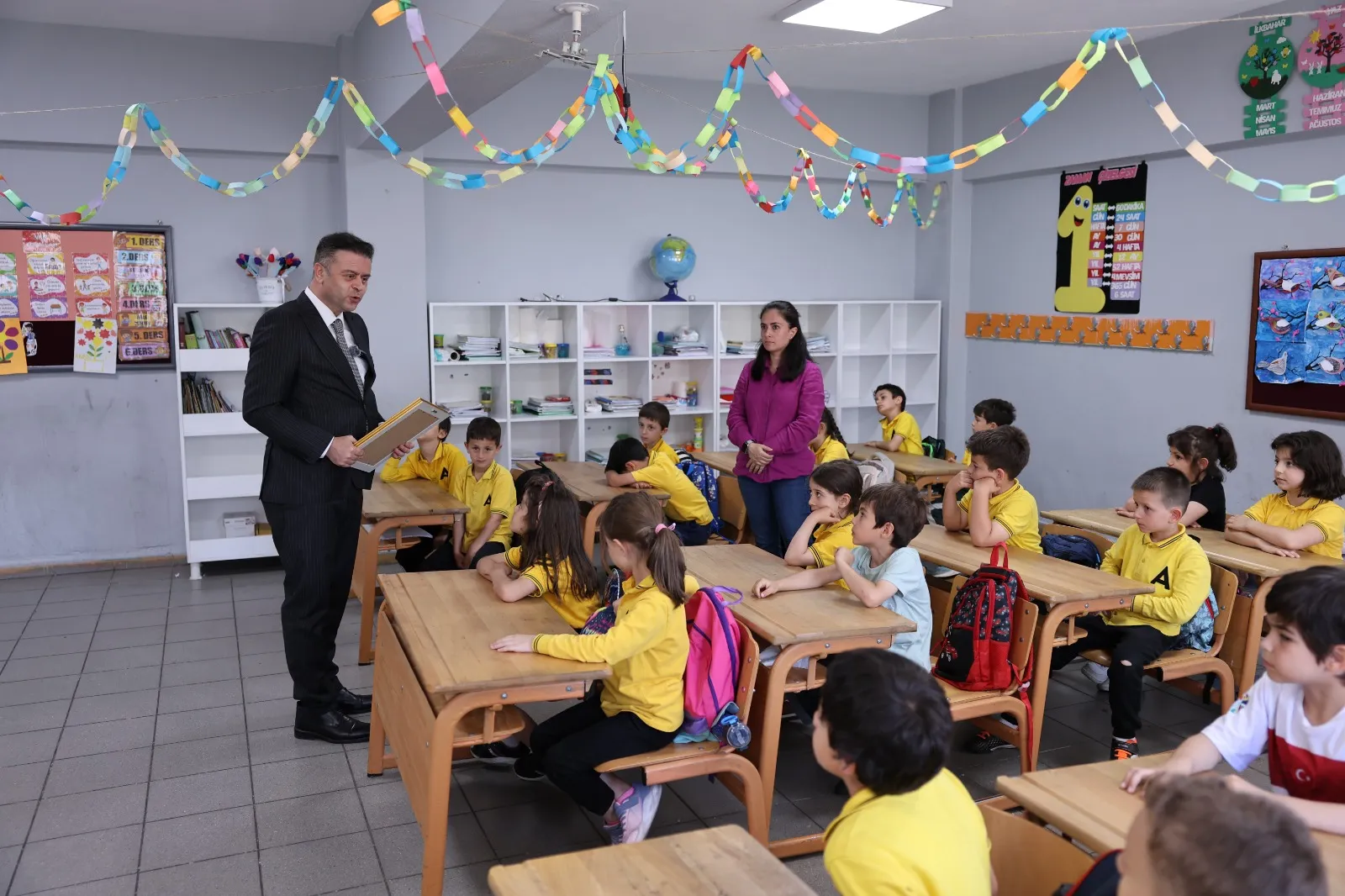 Bakan Tekin Rize'deki minik öğrencileri görüntülü aradı