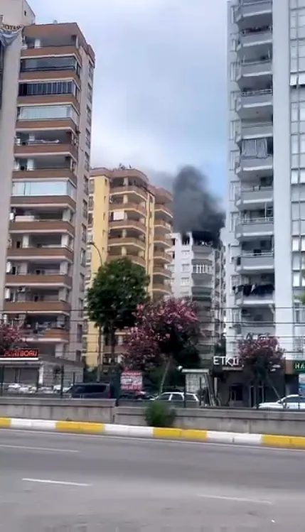 Adana'da yüksek katlı dairedeki yangında can dostumuz kurtarıldı