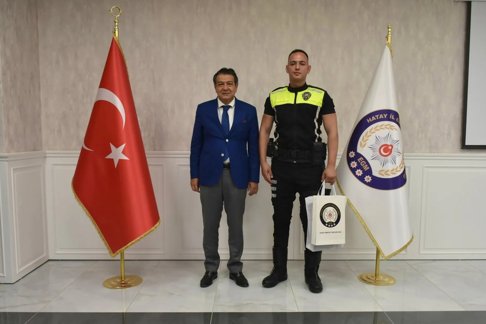 Sınava yetişemeyen öğrenciye polis desteği ödül getirdi