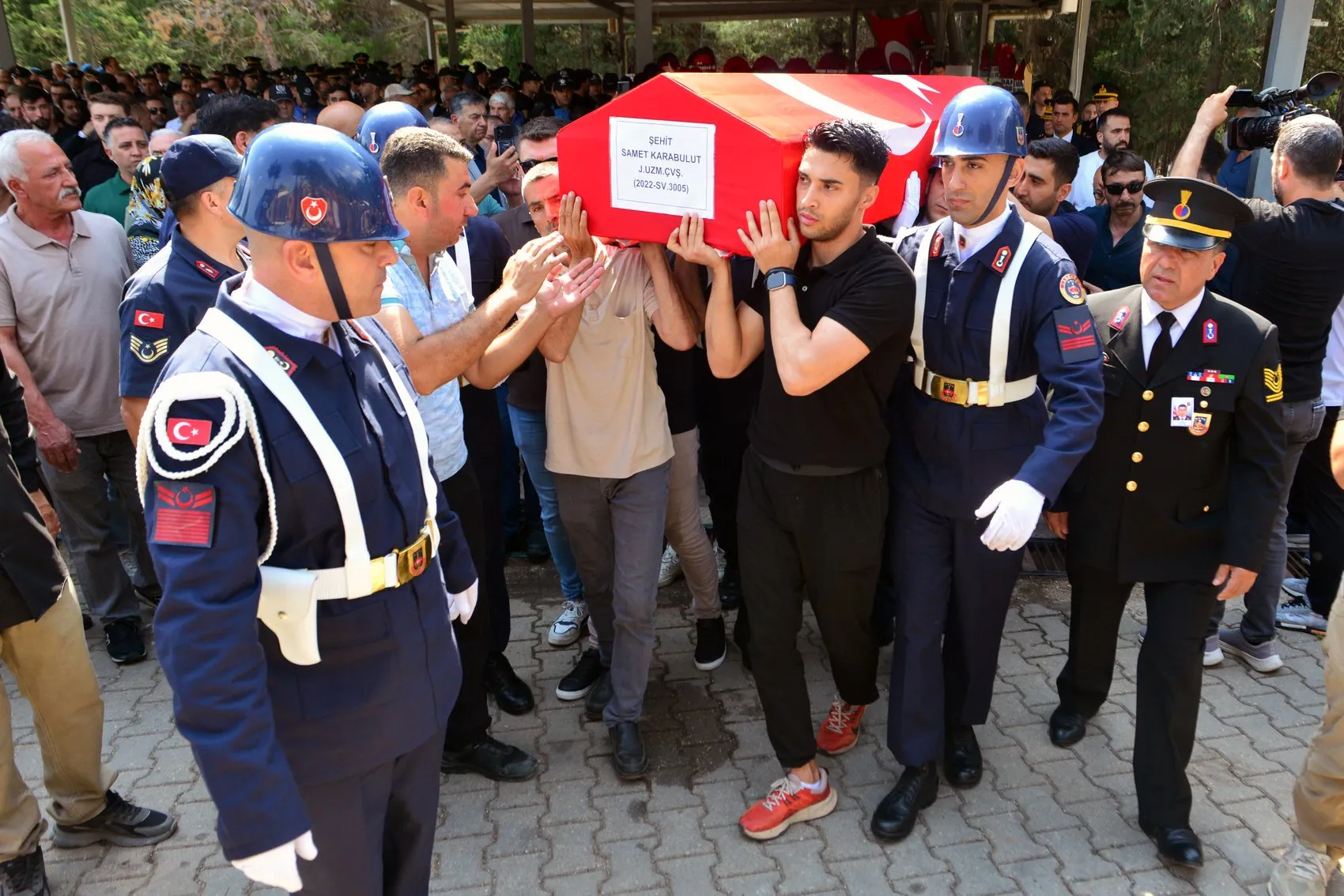 Şehit Uzman Çavuş Samet Karabulut Adana’da toprağa verildi