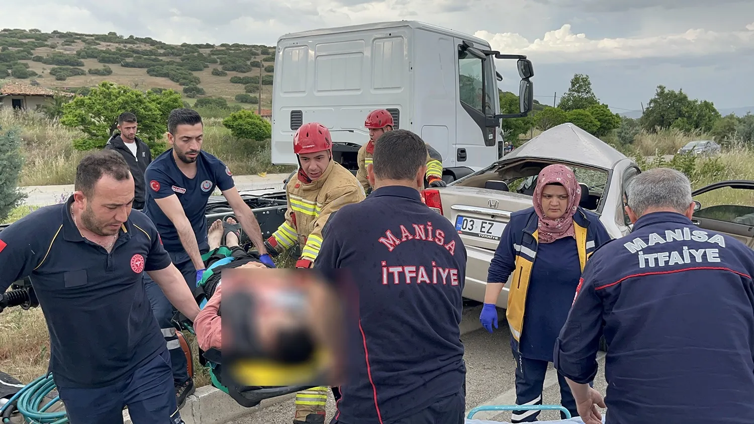 Manisa'da kavşak kazası Genç sürücü ağır yaralandı