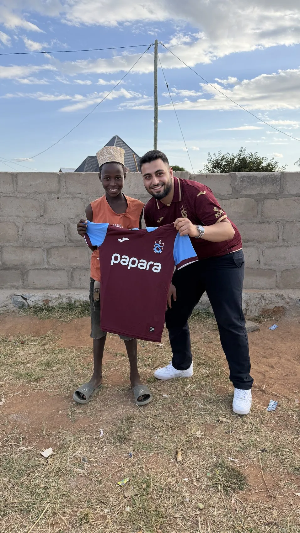 Tanzanya’daki çocuklara Trabzonspor sürprizi