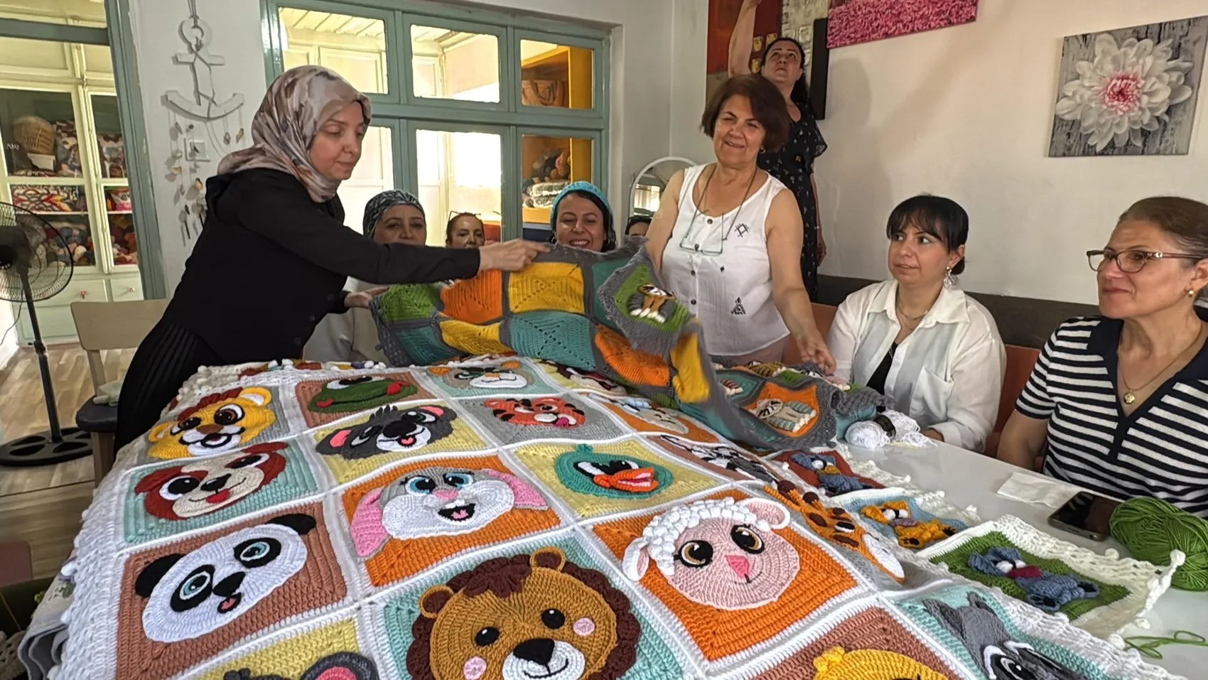 Milaslı kadınlar el emeği ürünlerle aile bütçesini destekliyor