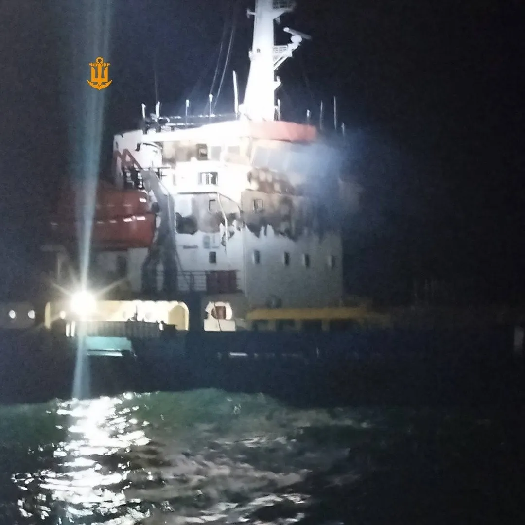Saldırıya uğrayan Türk kargo gemisi İstanbul Boğazı'ndan geçti
