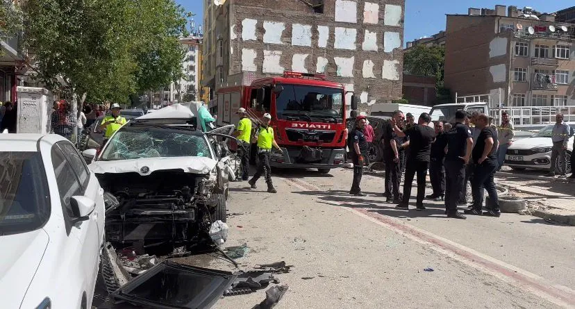 Elazığ’da hafriyat kamyonu trafiği birbirine kattı