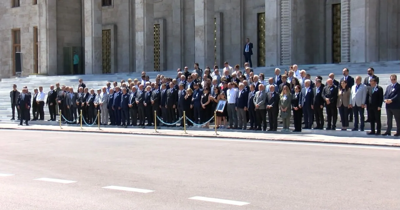 Kılıçdaroğlu ve Özel Meclis’teki cenaze töreninde bir araya geldi