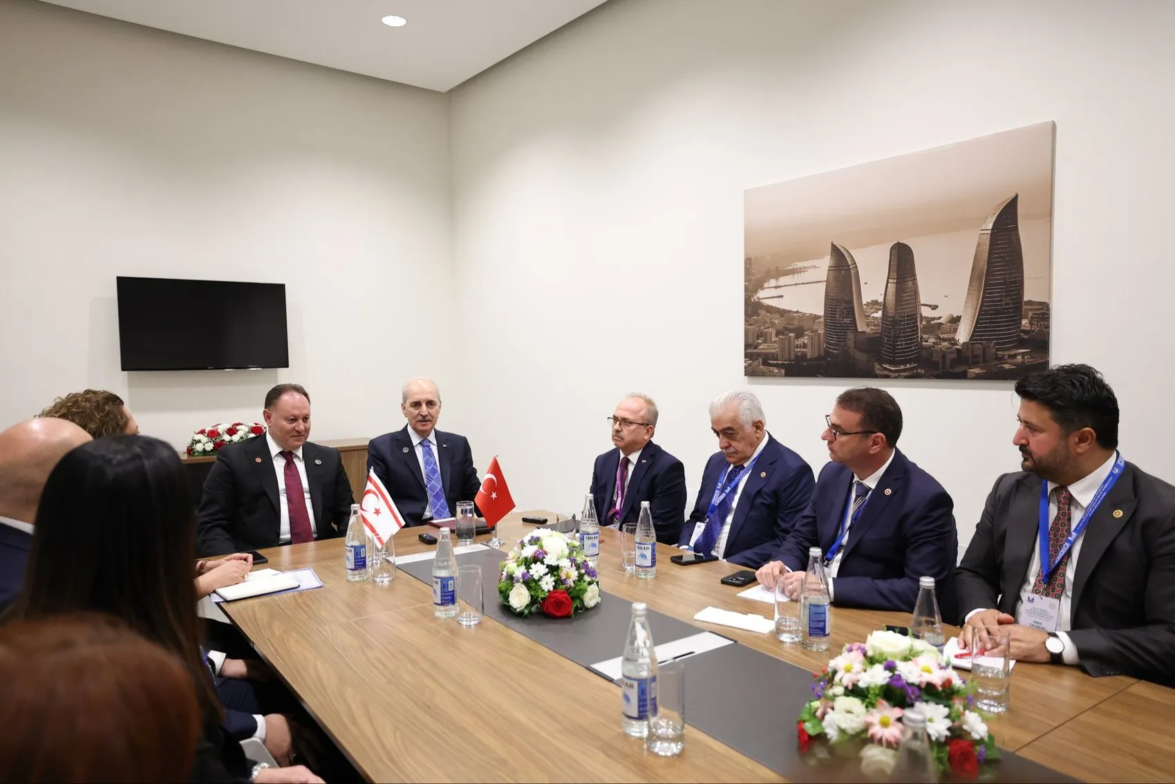 Bakü'de Kıbrıs mesajı Omuz omuza yürümeye devam