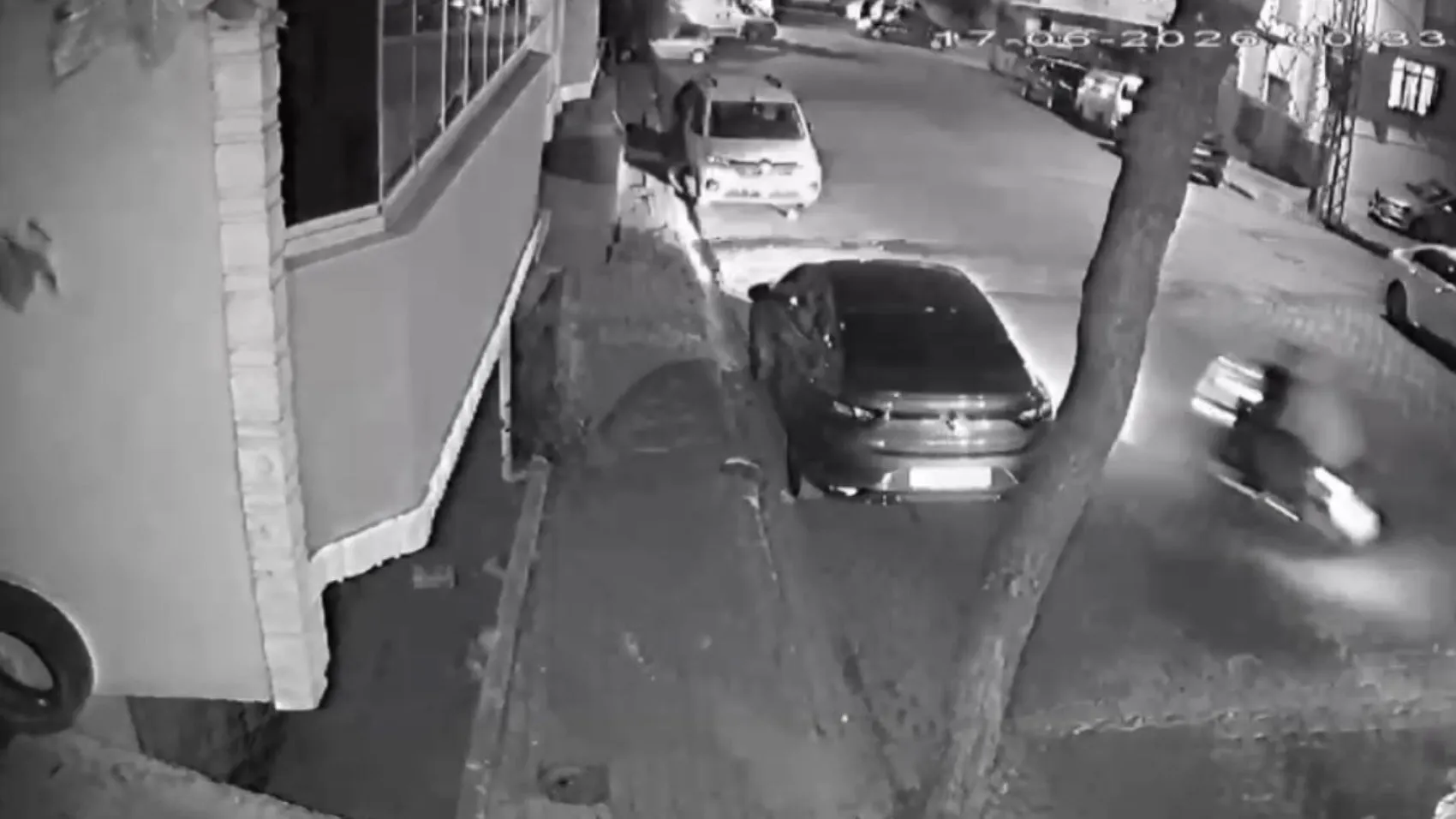 Esenyurt sokaklarında gece yarısı silahlı çatışma