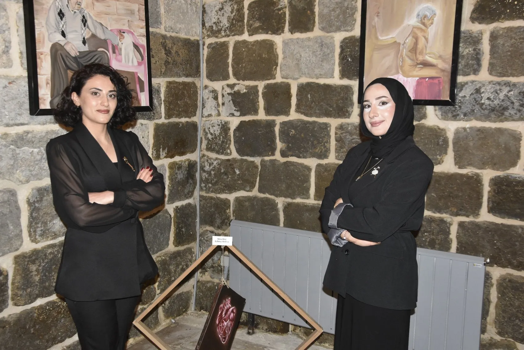 Bitlis’in tarihi hanında hüzün ve yaşam sanatı buluştu