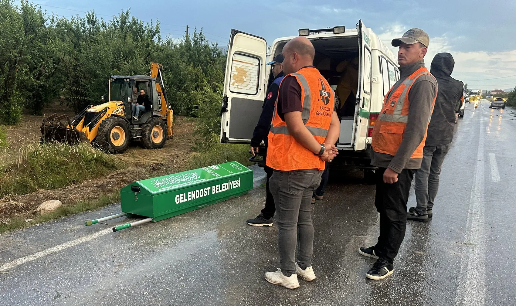 Isparta yolunda tur midibüsü devrildi 5 kişi hayatını kaybetti