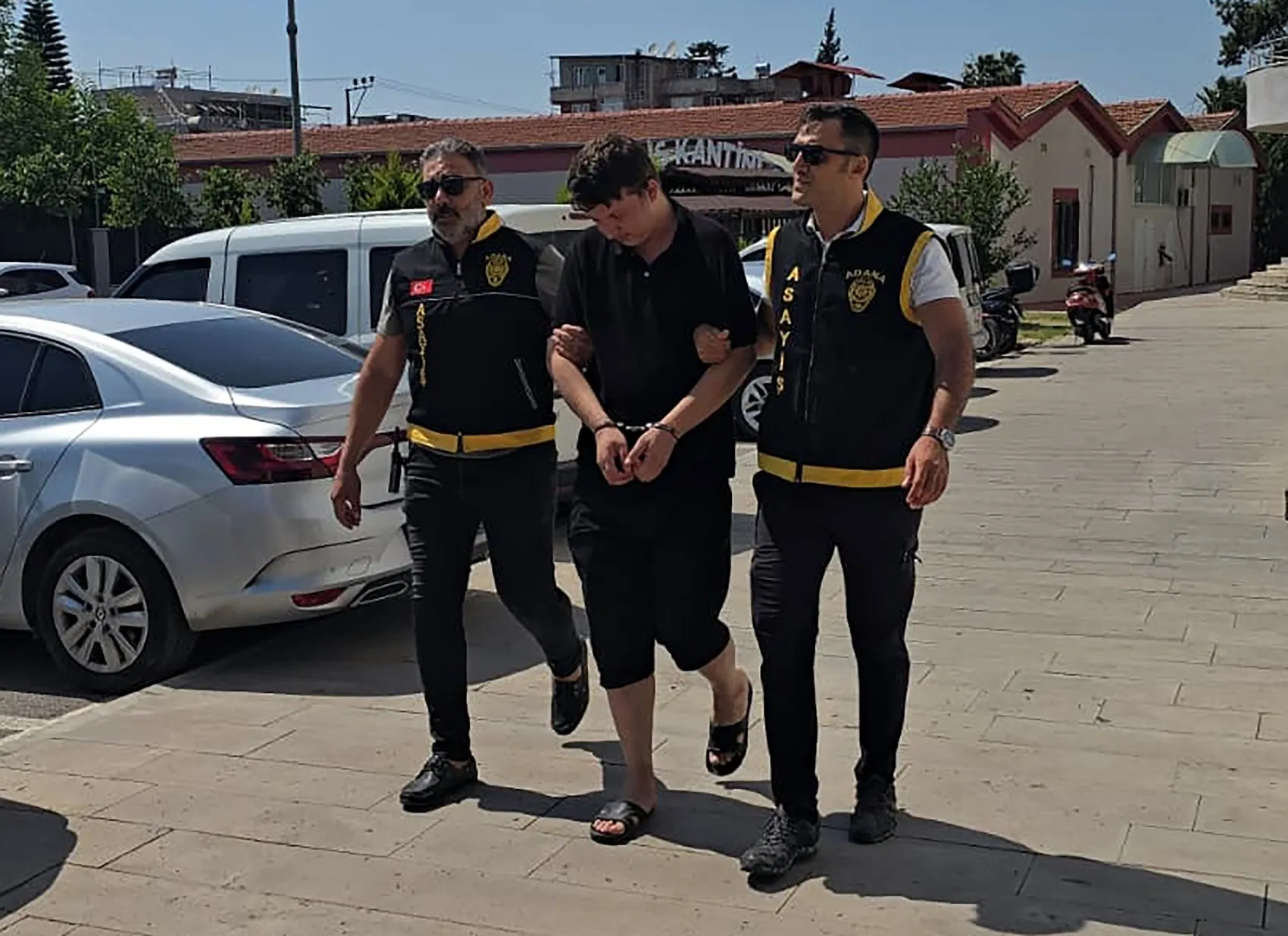 Dövme ele verdi 33 yıl aranan firari yakayı ele kaptırdı